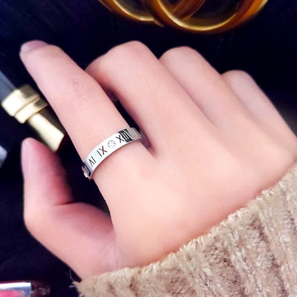 NWT gold silver bundle two titanium steel size 7 Roman numeral rings - Picture 4 of 5